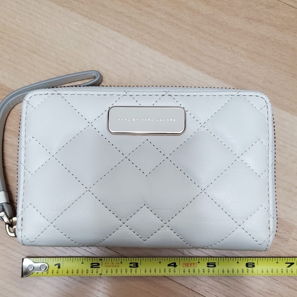 Marc by Marc Jacob’s Leche Quilted wallet/ wristlet
